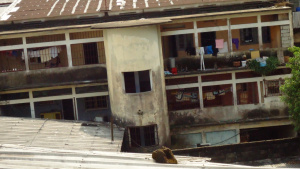 Infrastructures: Humidité, le cancer des bâtiments à Douala