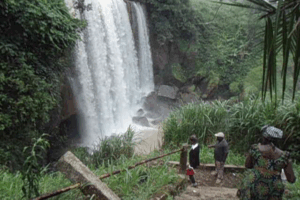 Bamougoum: Sacrifices et prières au pied de la chute de la Metche