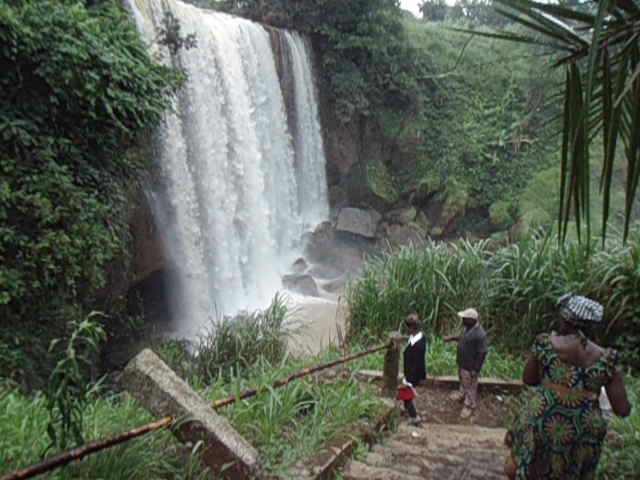 Bamougoum: Sacrifices et prières au pied de la chute de la Metche