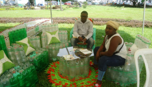 Cameroun: Des meubles à base de bouteilles plastiques usagées