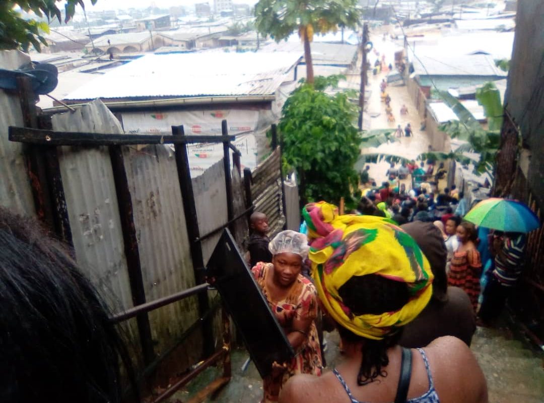 Sous la menace des inondations à Douala